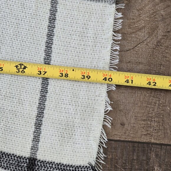 Old Navy Winter Scarf - Picture 6 of 9